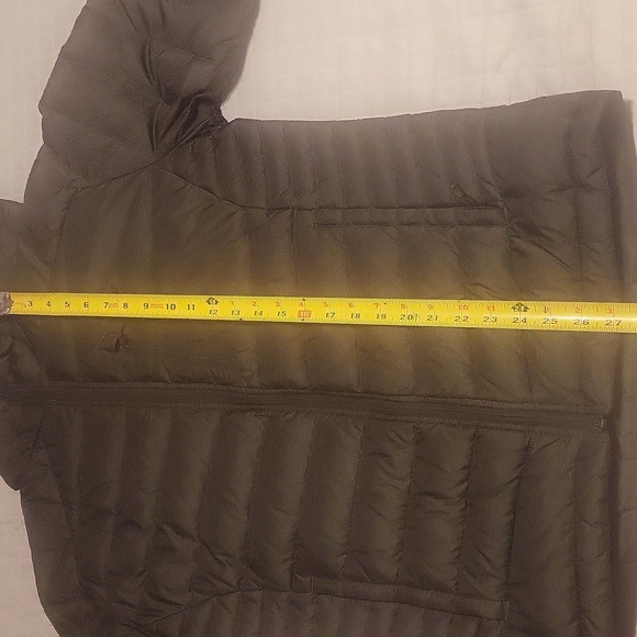 Underarmour down goose jacket, unisex size medium, I'm size large. - Picture 6 of 8